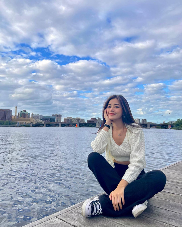 Vì dịch bệnh căng thẳng Chi Pu muốn cho cửa hàng quần áo cơ hội để kiếm thêm thu nhập