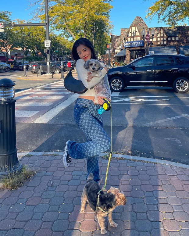 Hiện Chi Pu vẫn đang ở Mỹ. Cô quyết định đi du học và dành thời gian nghỉ ngơi tại xứ sở cờ hoa