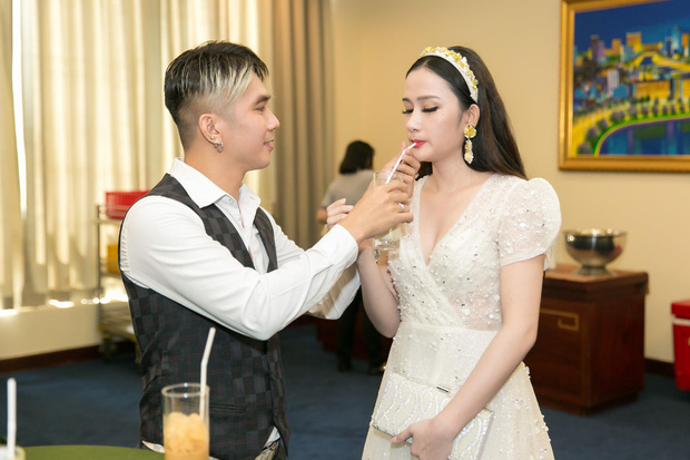 Khánh Đơn từng trải qua một cuộc hôn nhân, một vài mối tình dang dở trước khi đăng ký kết hôn với Huỳnh Như vào năm 2018