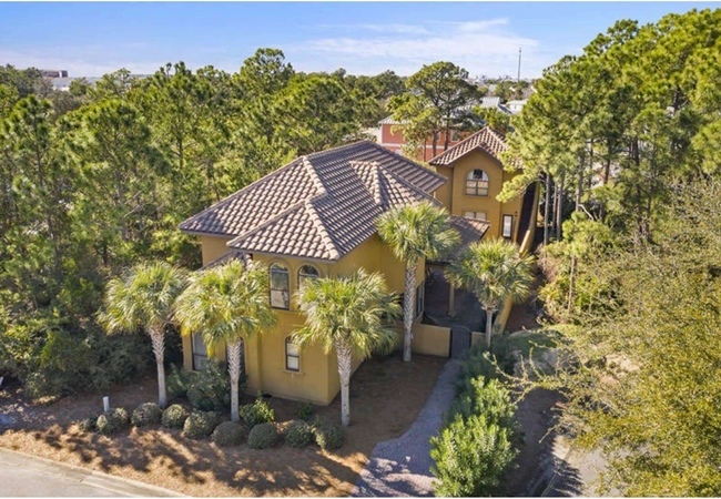 Biệt thự ven biển chồng Hồng Ngọc tặng cô