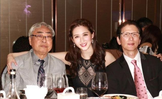 Tỷ phú 2 đời vợ và 1.000 tình nhân, U80 vẫn cặp kè amp;#34;chân dàiamp;#34;, ê chề lúc cuối đời - 6