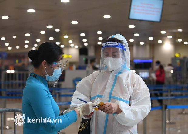 Dịch vụ mặt đất tại sân bay cũng đã chuẩn bị đầy đủ các phương án để đảm bảo an toàn dịch bệnh cho hành khách và hoạt động phục vụ khách hàng