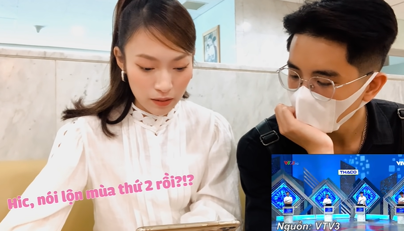 Khánh Vy ngồi xem chương trình đầu tiên lên sóng ngay tại Đài truyền hình Việt Nam.