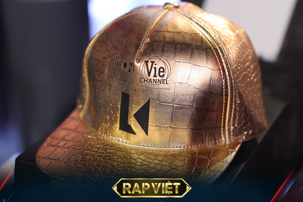 Chiếc nón vàng của vị HLV mới - LK