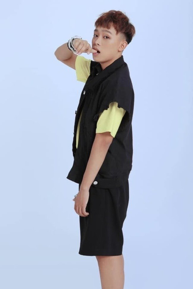 Theo lời người thân cận với Hồ Văn Cường, nam ca sĩ nhí từng đối đáp trả treo, khôn lanh chứ không im lặng như trong những ngày qua