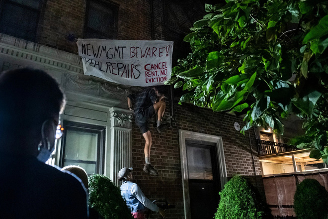 Làn sóng biểu tình đòi miễn tiền nhà và sửa chữa nhiều vấn đề tồn đọng của người Mỹ