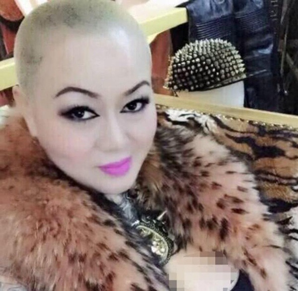 Nữ đại gia thưởng nóng xe Bentley cho ai chịu kết hôn, nhìn ngoại hình không ai dám ứng tuyển - 9