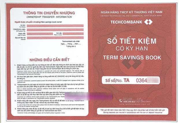 Còn đây mới là mẫu cũ từ các năm trước, có thêm dòng chữ tiếng Anh 