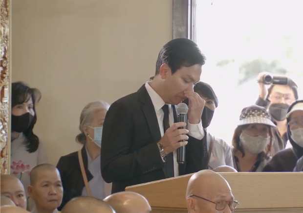 Mạnh Quỳnh và nhiều nghệ sĩ đã có mặt để tiễn đưa cố ca sĩ Phi Nhung về cõi vĩnh hằng