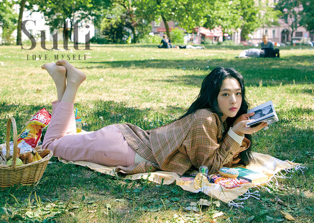 Ẩn sâu trong đôi mắt long lanh là biết bao tâm trạng đau đớn khó giãi bày