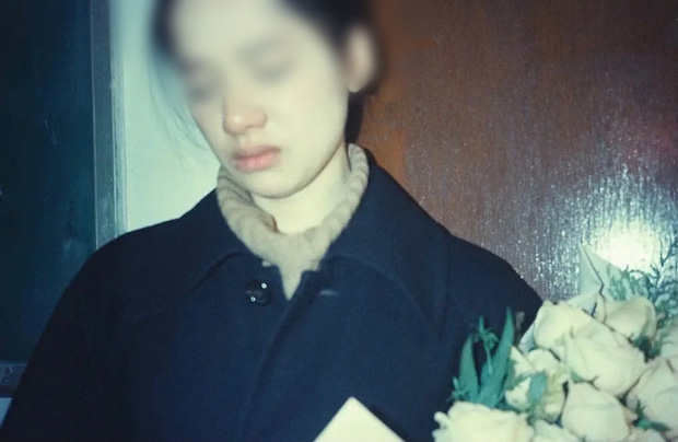 Hoàng Đan đến dự đám tang của người yêu và mong mỏi hung thủ sớm bị kết án (Ảnh minh họa)