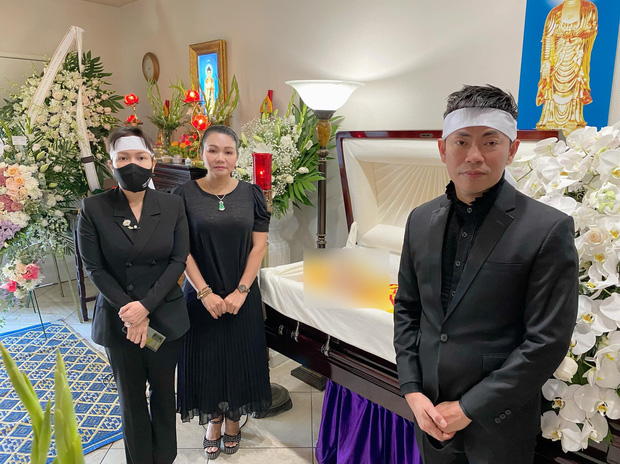 NS Việt Hương và Hoài Tâm luôn túc trực tại tang lễ để đón tiếp các khách viếng