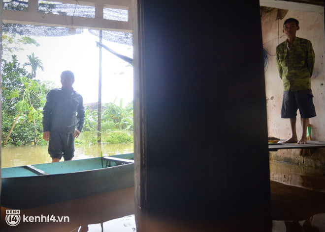 Bên trong ngôi nhà ông Xiêm bị nước ngập