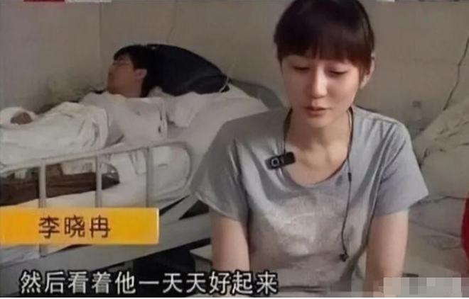 Lý Tiểu Nhiễm đau khổ vào viện trông nom bạn trai bị xã hội đen đánh đập dã mana