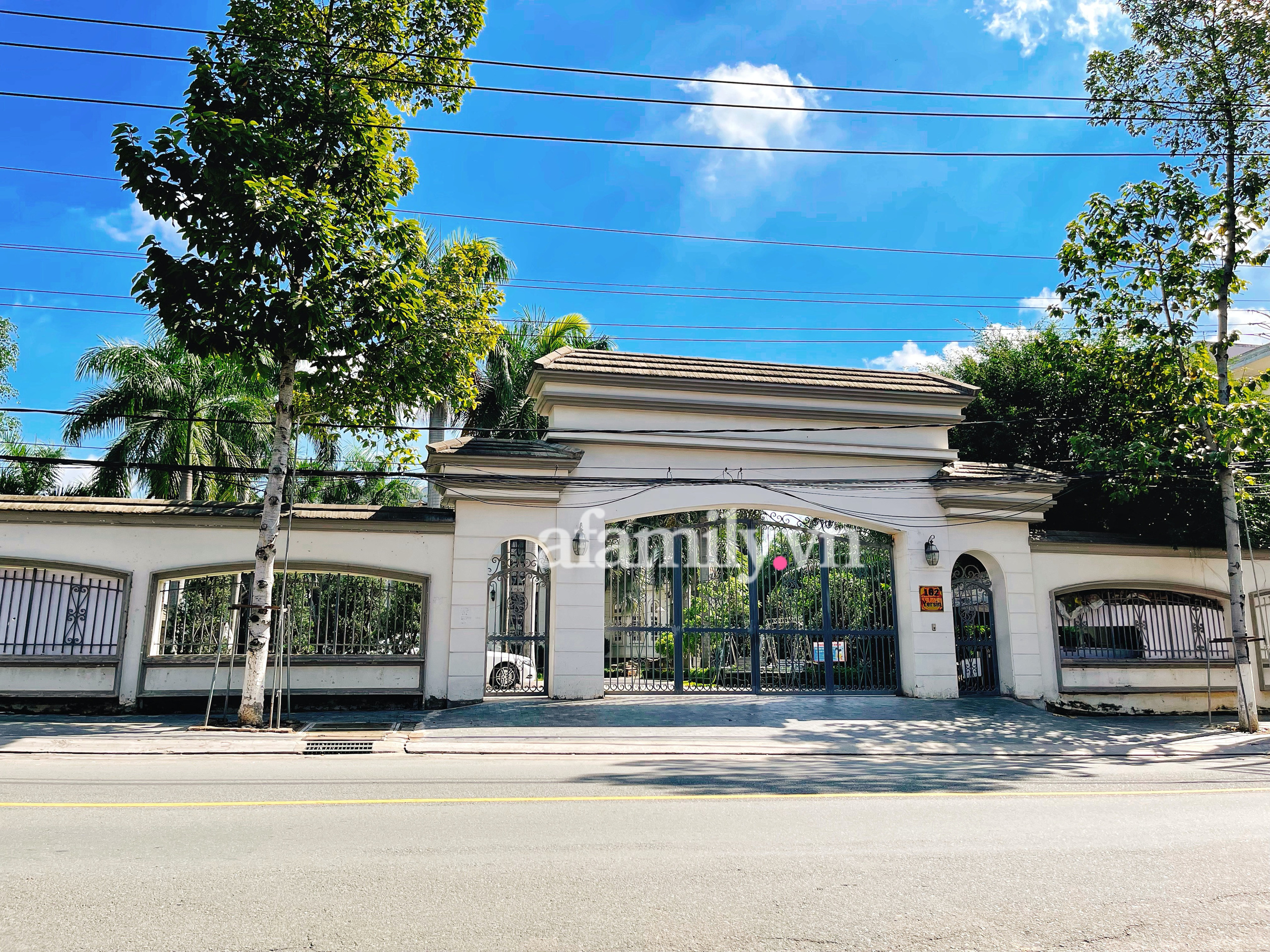 Biệt thự kín cổng cao tường của vợ cũ ông Dũng 