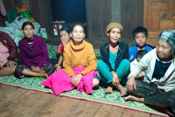 Người dân được đưa đến nơi an toàn.