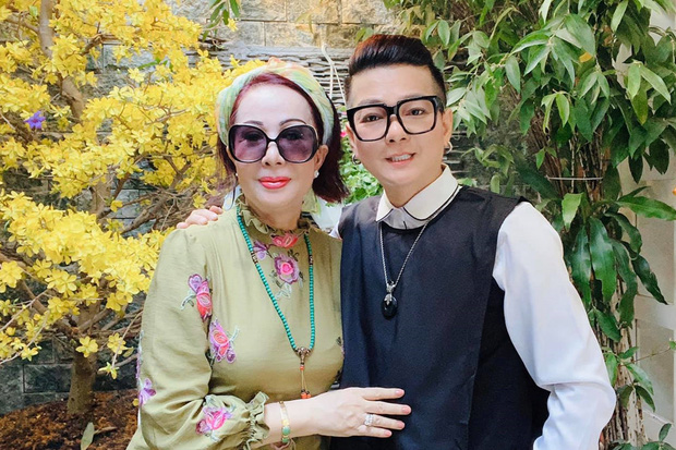 Sau khi nên duyên vợ chồng, Huyền Vân rời xa ánh đèn sân khấu, là hậu phương vững chắc của chồng