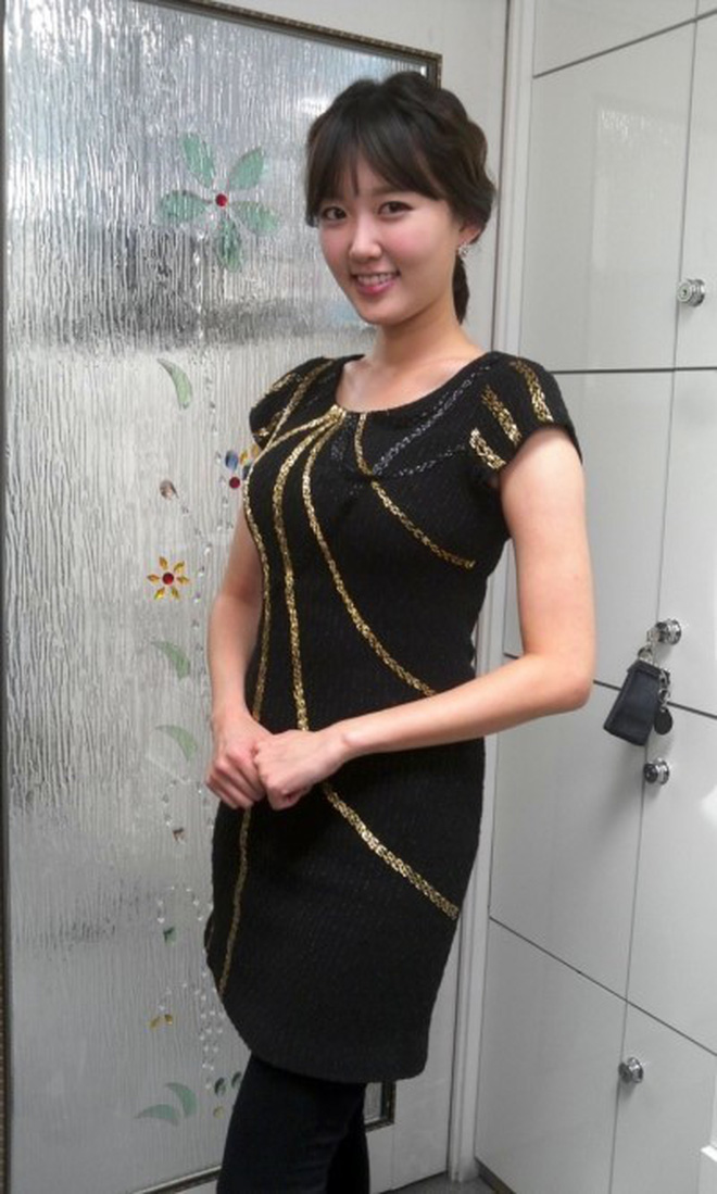 Cô là cử nhân tiếng Pháp, từng làm việc nhiều năm ở đài truyền hình YTN và KBS