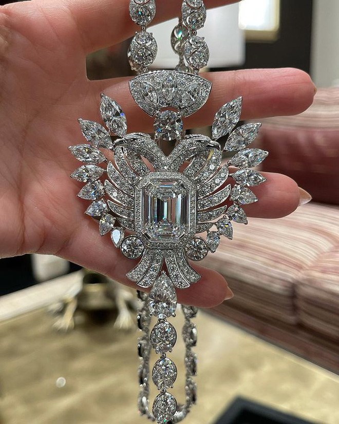 Thực chất, 2 mẫu trang sức vẫn có sự khác nhau