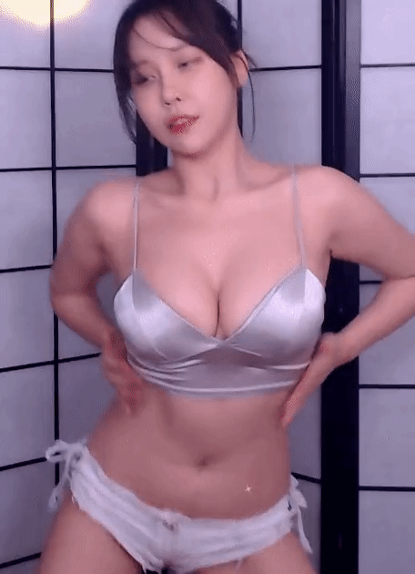 Rất nhiều người cho rằng cô nàng streamer xinh đẹp này vẫn diễn xuất chưa tới