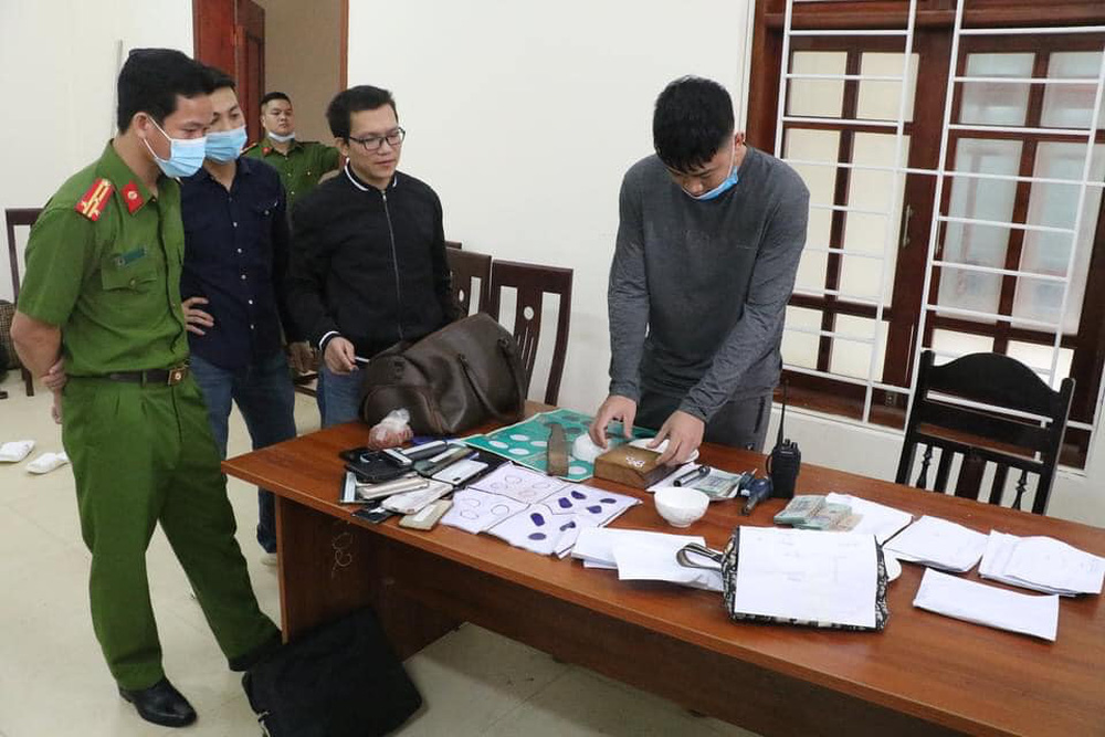 Tang vật dùng để đánh bạc công an thu giữ được.