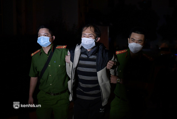 Suốt hơn 2 ngày đêm (từ 22 đến 24/10) các trinh sát đã lăn lộn, di chuyển qua nhiều địa bàn để thu thập tài liệu, lần theo dấu vết của đối tượng. Đến cuối giờ chiều 24/5, bị lực lượng chức năng bắt giữ được đối tượng tại chốt kiểm dịch thuộc địa bàn huyện Bảo Yên, tỉnh Lào Cai