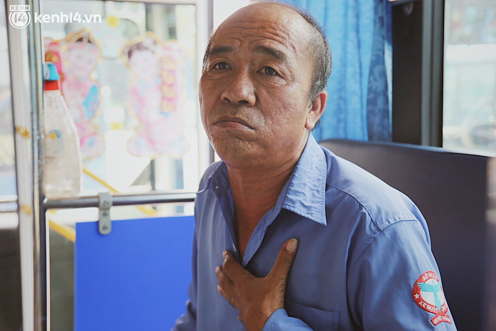 Chú Phương xúc động bởi lòng tốt của những người xa lạ, cưu mang anh em tài xế, tiếp viên lúc khó khăn