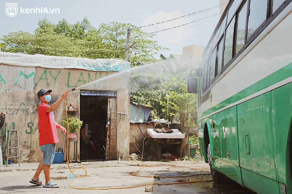 Ai cũng hi vọng xe buýt sớm hoạt động trở lại