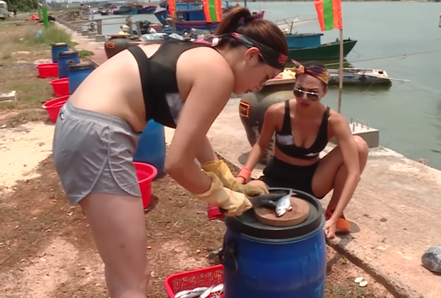 Cô bị soi lộ ngấn mỡ trên show