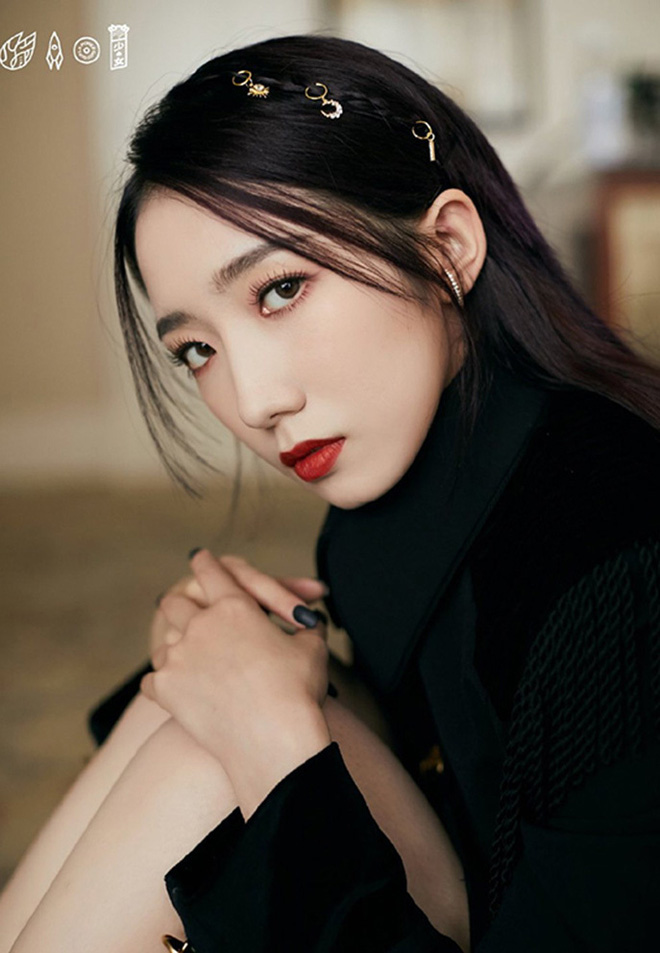 Ở thời điểm hiện tại , Mạnh Mỹ Kỳ vẫn ung dung tự tại trước loạt biến cố