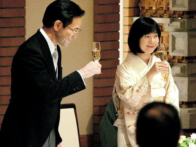 Công chúa Sayako kết hôn cùng một viên chức nhà nước bình thường và có cuộc sống giản dị kể từ đó