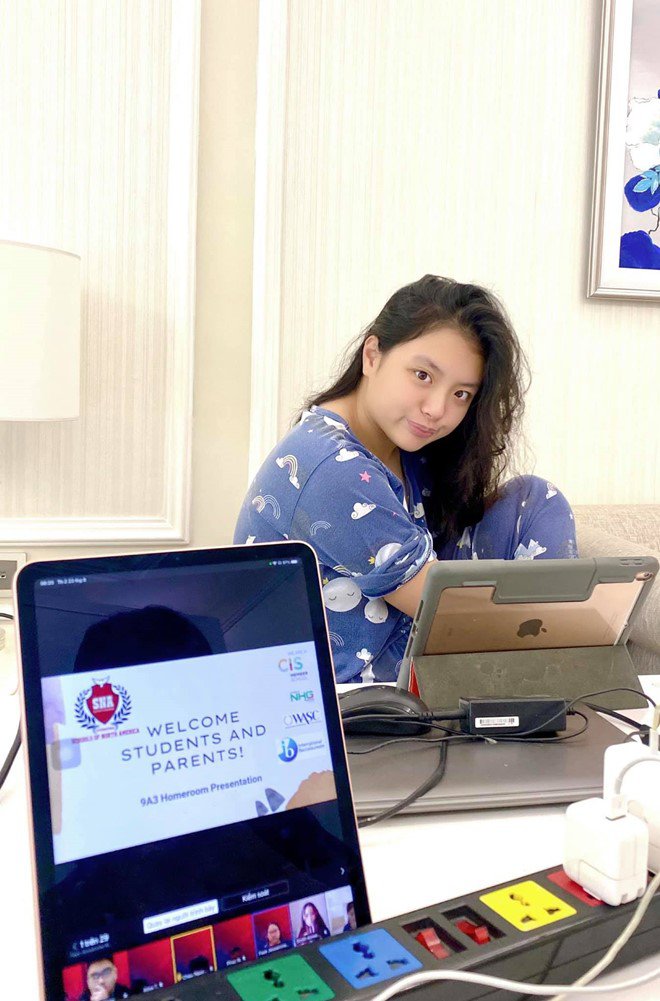 Mỗi khi Thúy Hạnh, Minh Khang chia sẻ hình ảnh có Suti, dân mạng lại nhớ về hình ảnh đáng yêu của cô bé trong chương trình 