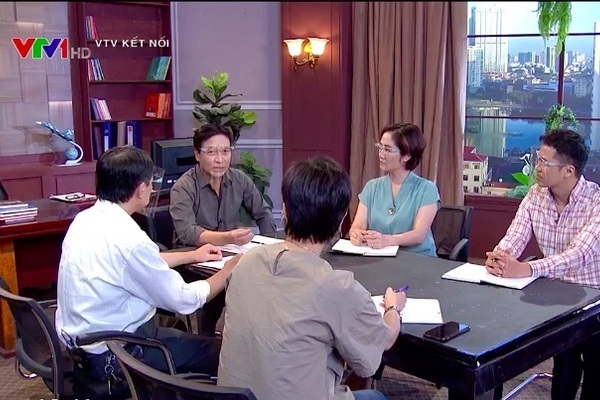 Diễn viên Quốc Tuấn trong vở kịch 'Cuộc chiến không cân sức'.