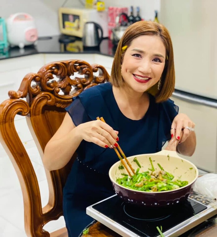 Cát Tường thường chia sẻ hình ảnh đời sống với khán giả.