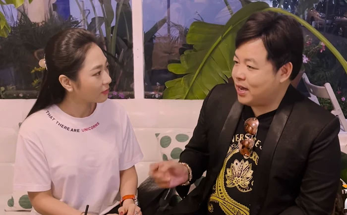 Quang Lê chia sẻ với đồng nghiệp