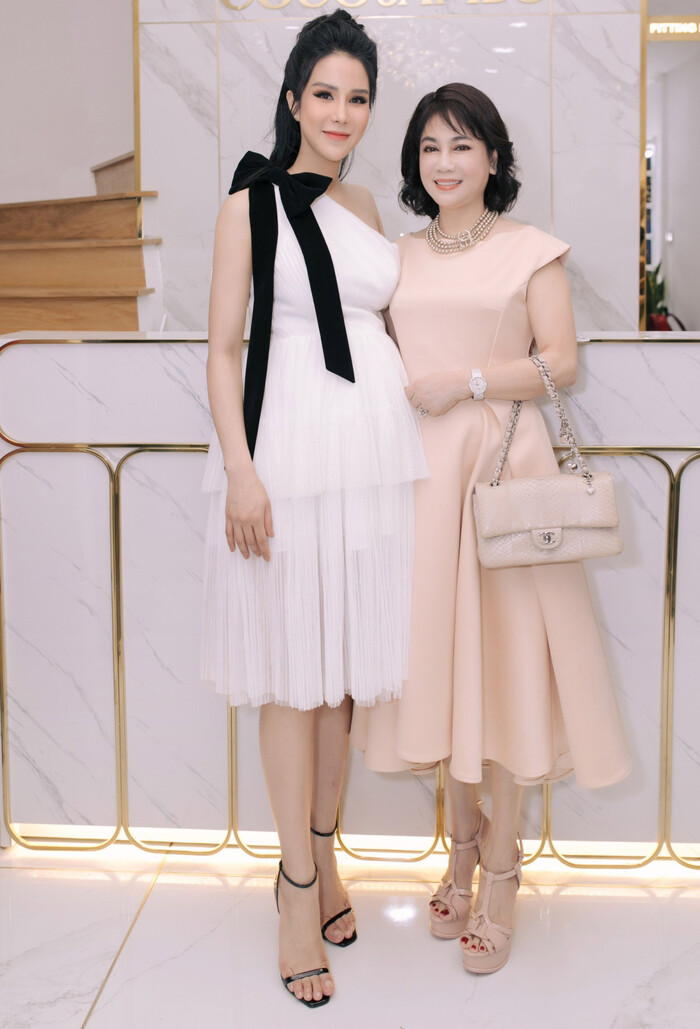 Mẹ chồng quyền lực của Diệp Lâm Anh - bà Anh Vân