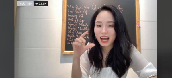 'Cô giáo' Minh Thu từng gây 'sốt: trên MXH vì quá xinh đẹp