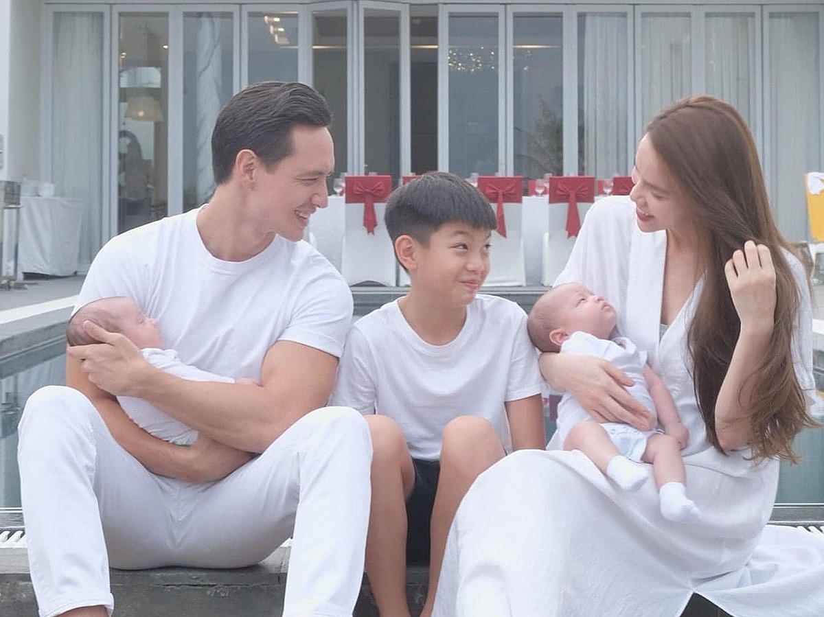 Gia đình 5 người hạnh phúc của Hà Hồ - Kim Lý hiện tại