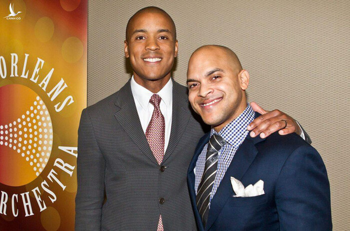 Ronald Markham (trái) và Irvin Mayfield (phải)