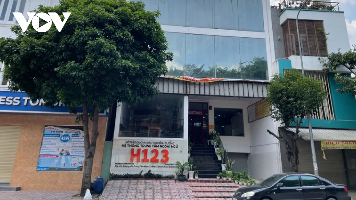 Trung tâm ngoại ngữ H 123 cố gắng duy trì bằng hình thức học trực tuyến nhưng số lượng học viên ít