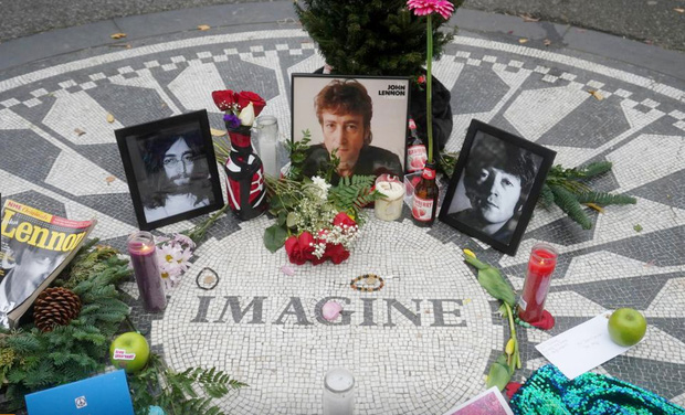 Hàng năm tới ngày kỷ niệm John Lennon qua đời, người hâm mộ lại tổ chức nhiều sự kiện để tri ân cố nghệ sĩ tài hoa này