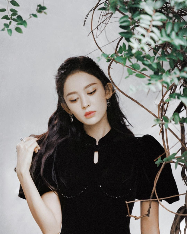 Cũng nhờ nhan sắc xinh đẹp này, cô được chú ý từ khi chưa chính thức bước chân vào showbiz