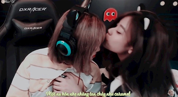 Cặp đôi để lộ nhiều hình ảnh tình cảm khiến fan không ngừng đẩy thuyền.