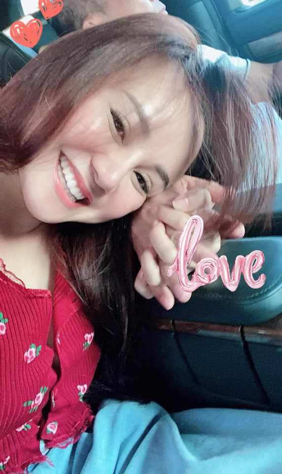 Vy Oanh đăng ảnh hạnh phúc bên ông xã doanh nhân.