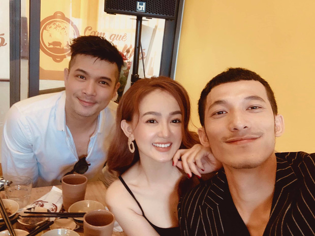 Trong buổi khai trương nhà hàng của Trường Giang, Liên Bỉnh Phát và Ngọc Kayla còn có hành động 