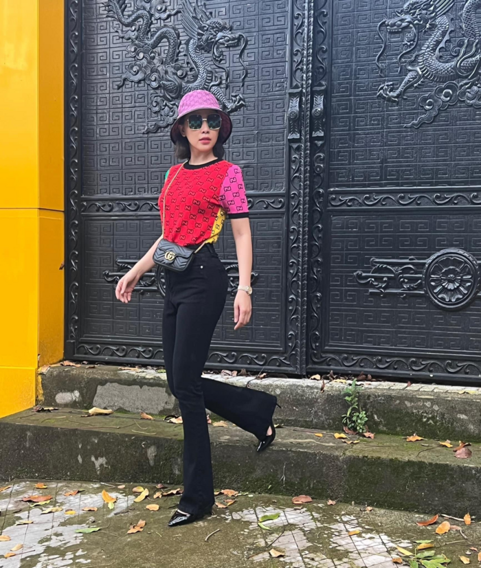 Quỳnh Thư là một người yếu đuối và ấm áp trong tình yêu.