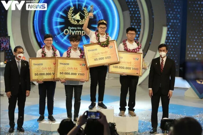 Thí sinh Nguyễn Hoàng Khánh giành ngôi Quán quân Đường Lên Đỉnh Olympia năm 2021. Ảnh: VTV