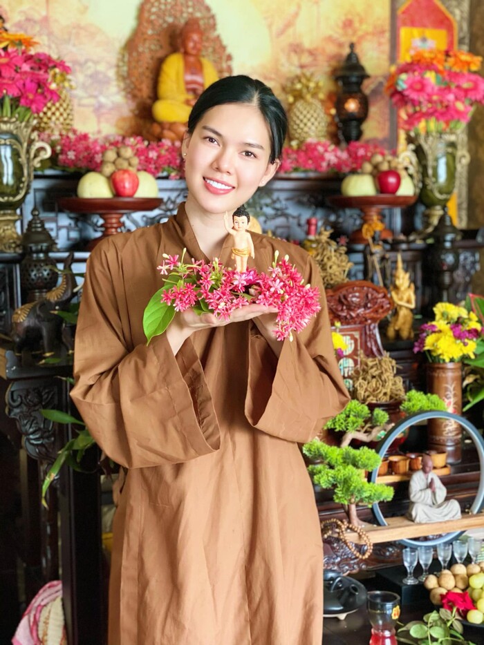 Ngọc Trinh có chia sẻ đầy ẩn ý sau khi chia tay bạn trai. 