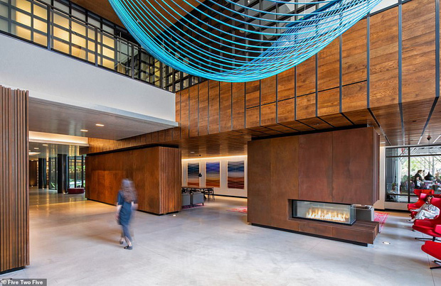 Sảnh toà nhà nơi cựu công chúa đang ở