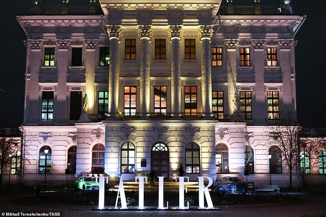 Bữa tiệc diễn ra tại Ngôi nhà Pashkov xa hoa ở Moscow.